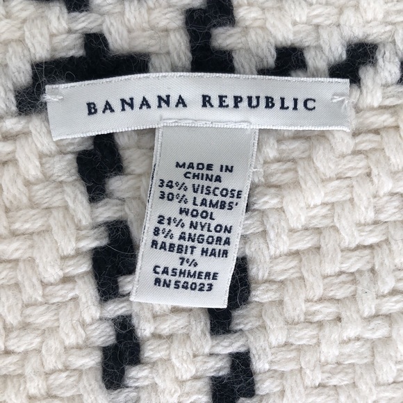 Banana Republic Knit Large Scarf - Picture 4 of 5